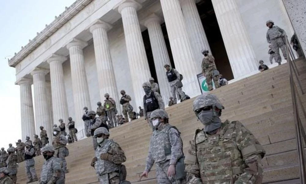 ΗΠΑ: Εκτός 12 μέλη της εθνοφρουράς μετά από έλεγχο